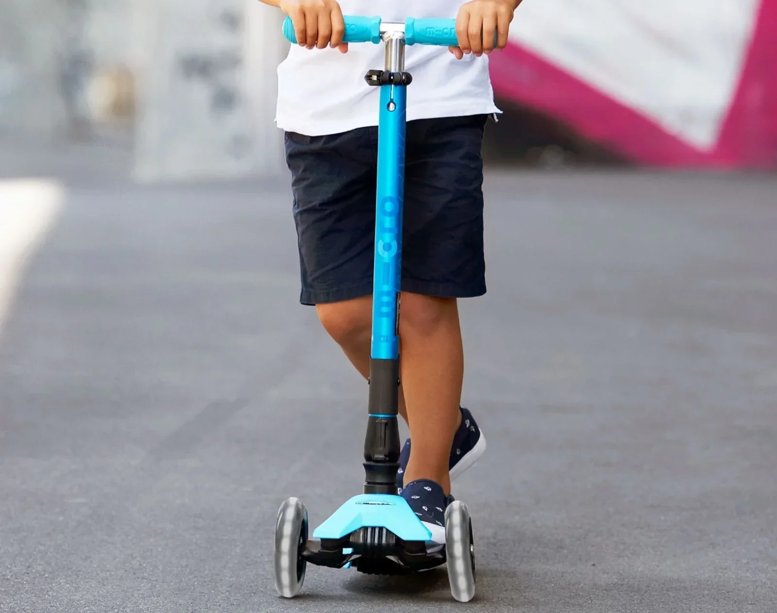 Maxi Deluxe Foldable LED Scooter - Image 23
