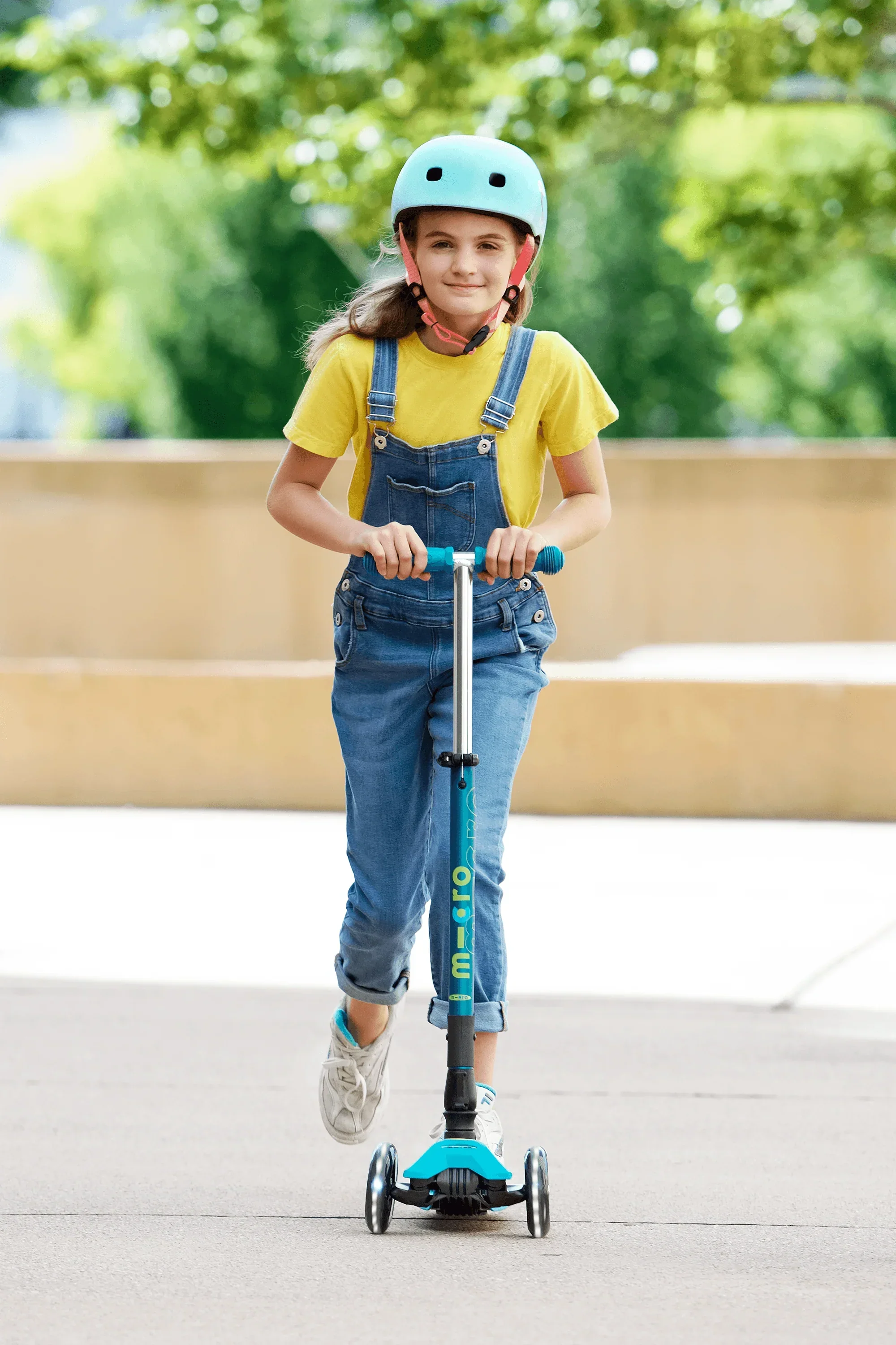 Maxi Deluxe Foldable LED Scooter - Image 30