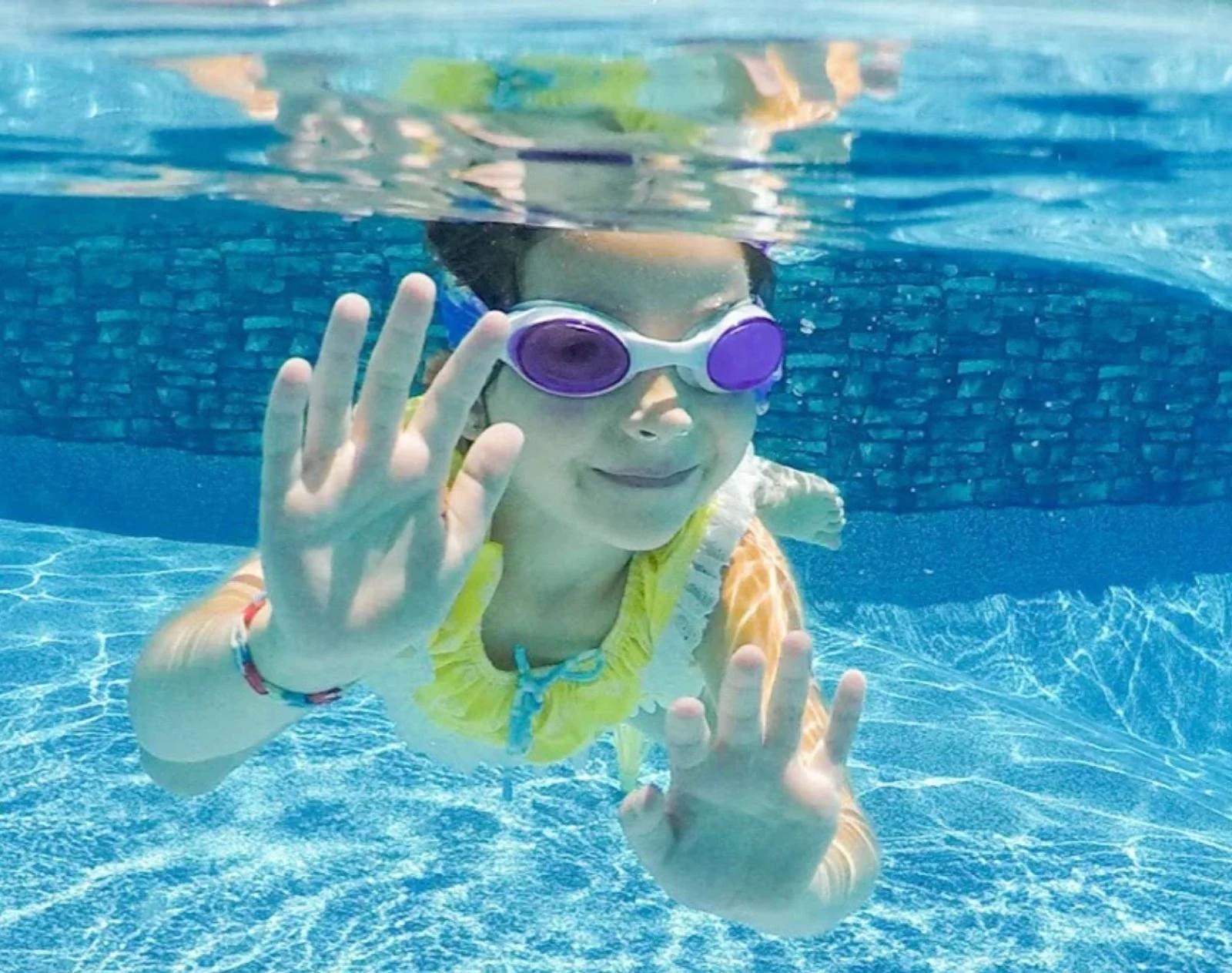 Unicorn Tangle-Free Swim Goggles - Image 4